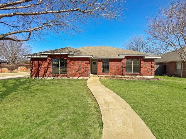 931 Fiero Dr, Arlington, TX 76001
