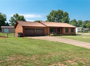 4629 Queens Rd, Hickory, NC 28602