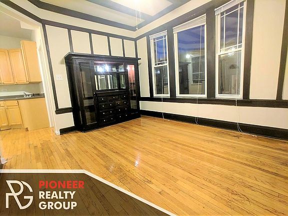 4th image of 3054 N Greenview Ave #583
