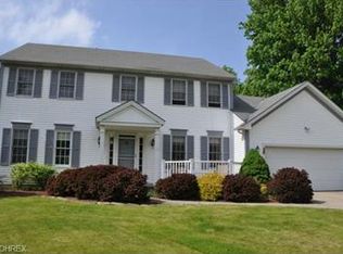 760 Hollyview Dr, Sheffield Lake, OH 44054