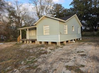 555 S 9th St, Silsbee, TX 77656