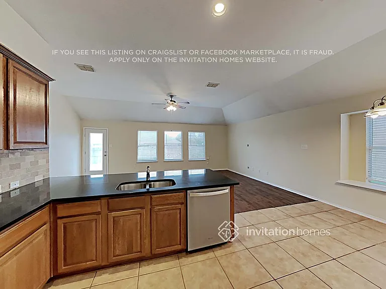 1120 Melrose Dr — Photo 7