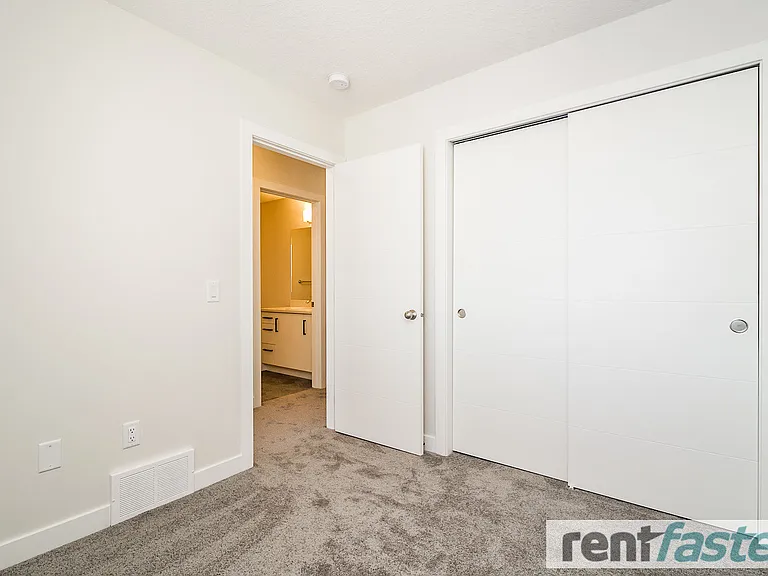 600 Bellerose Dr — Photo 18