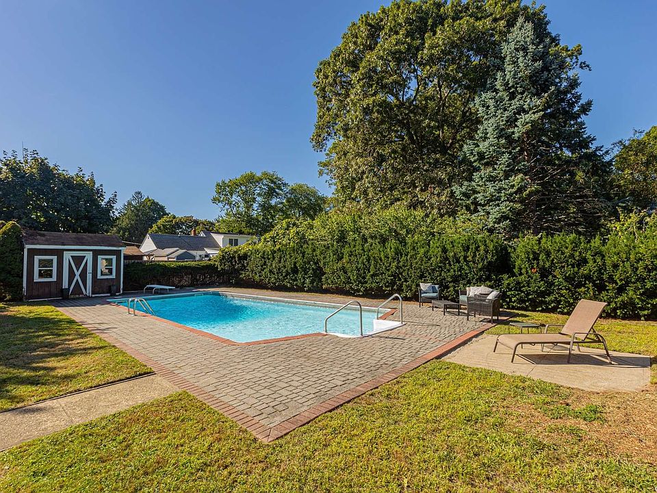1st image of 30 N Evergreen Dr