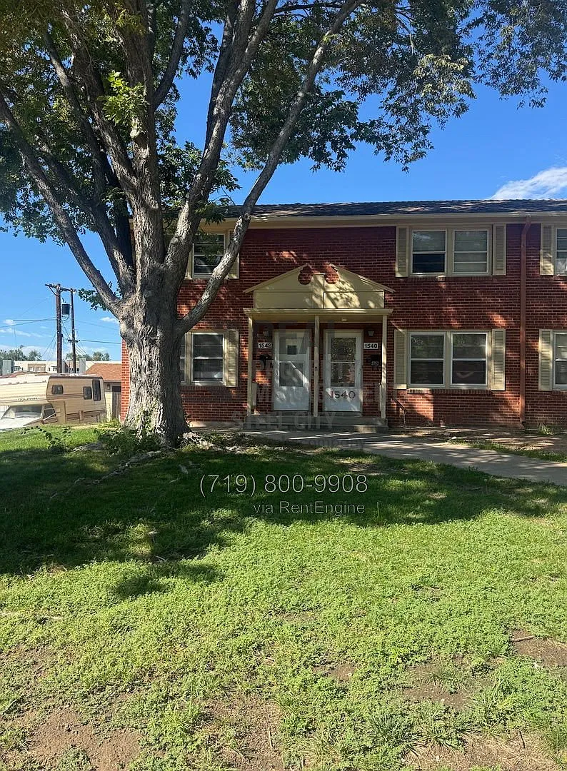 2 bed, 1.5 bath, 940 sqft, $1,200 — Photo 1