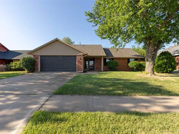 3916 SW Parkridge Blvd, Lawton, OK 73505