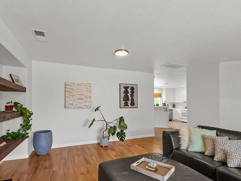 McDaniel Cir — Photo 6