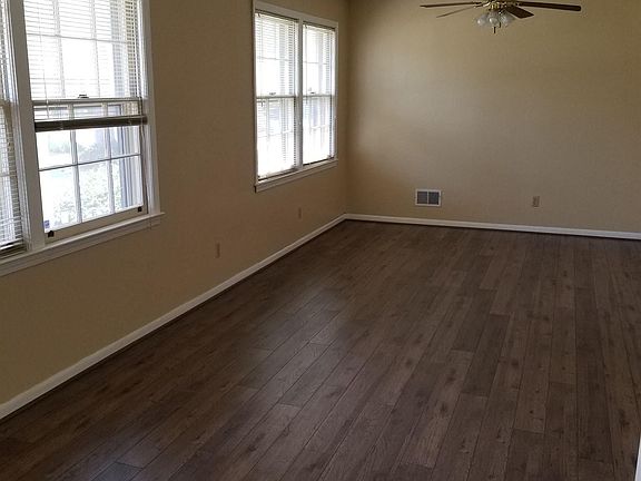4th image of 421 Arcola Dr