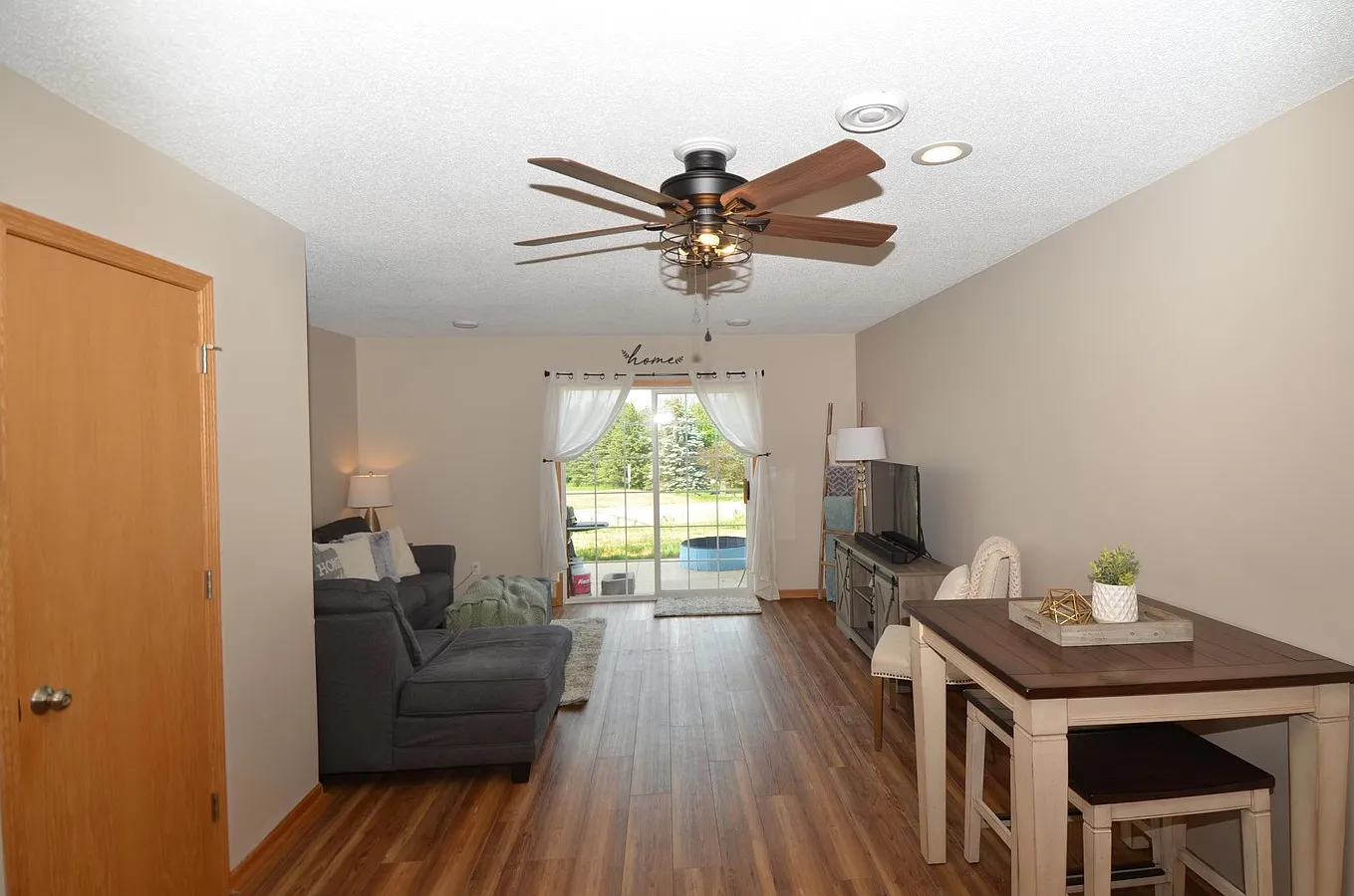 2 bed, 1.5 bath, 1080 sqft, $1,950 — Photo 3
