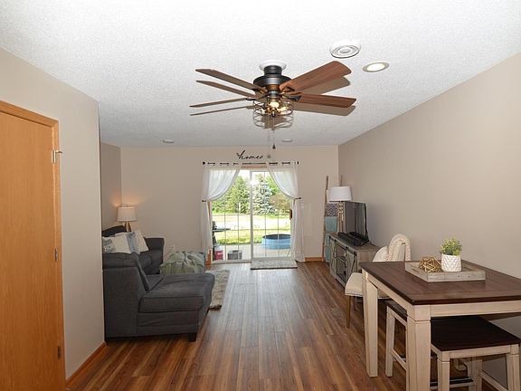 3rd image of 547 Pointe Ct