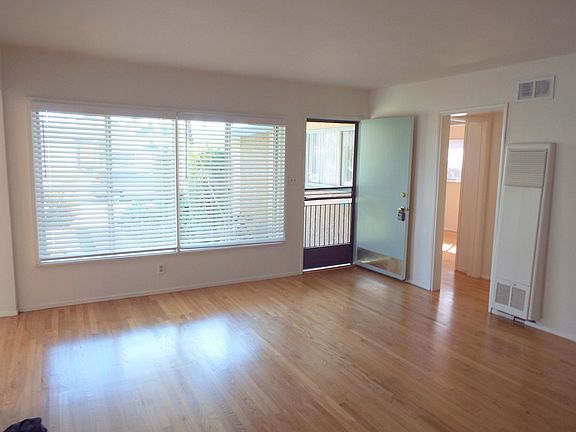 5th image of 267 Bennett Ave
