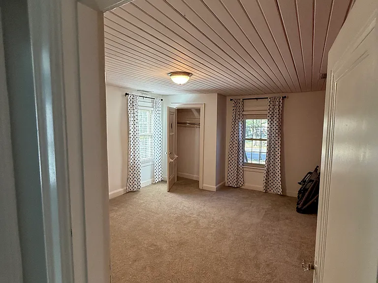2629 E Broad St — Photo 42