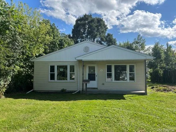 44 Fessenden St, Mount Clemens, MI 48043