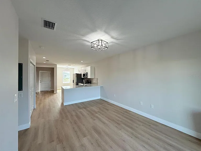 10336 Pendleton Ave — Photo 5