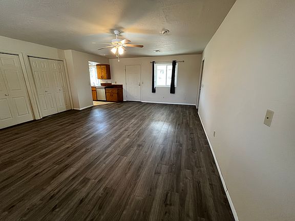 4th image of 1584 E Sandy Ln