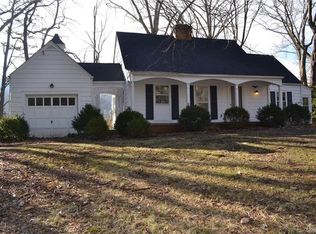 124 Greenview Dr, Waynesville, NC 28786