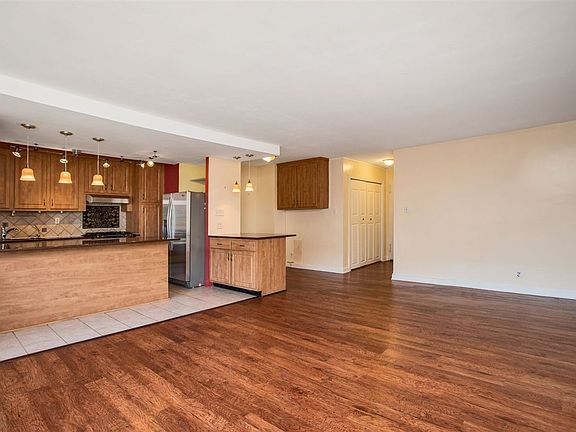 3rd image of 225 Saint Pauls Ave #1211