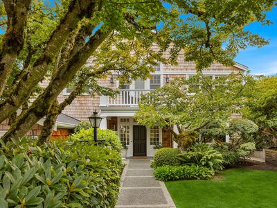 3221 E Morley Way, Seattle, WA, 98112