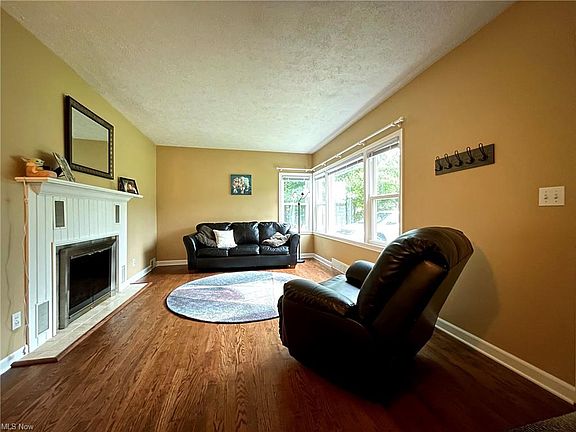 3rd image of 7717 Dahlia Dr