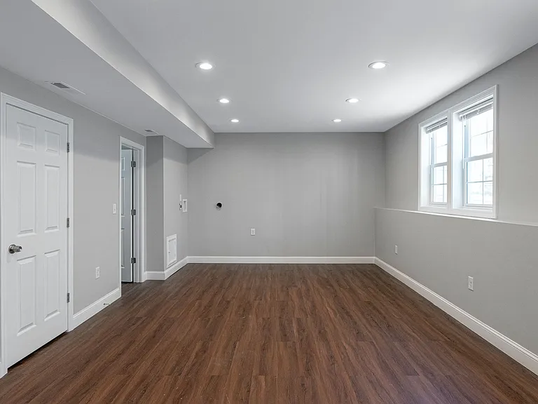 445 Admiral St — Photo 12