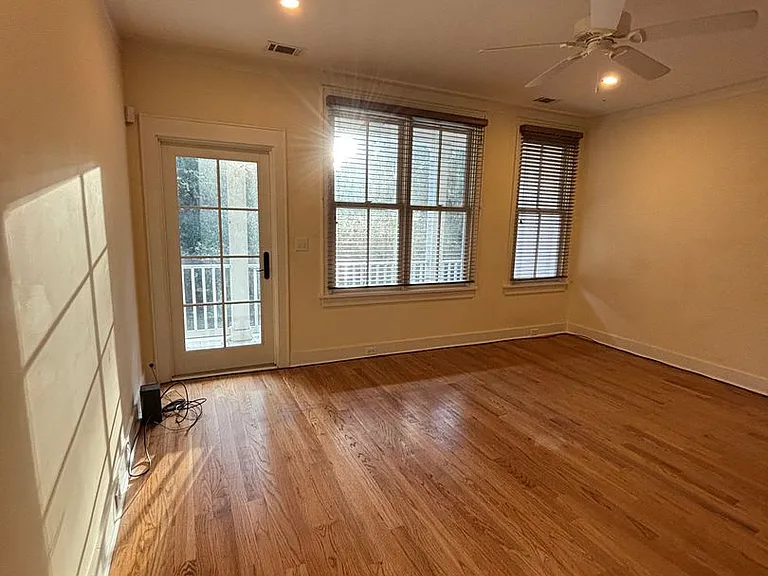 219 Oyster Point Dr — Photo 6