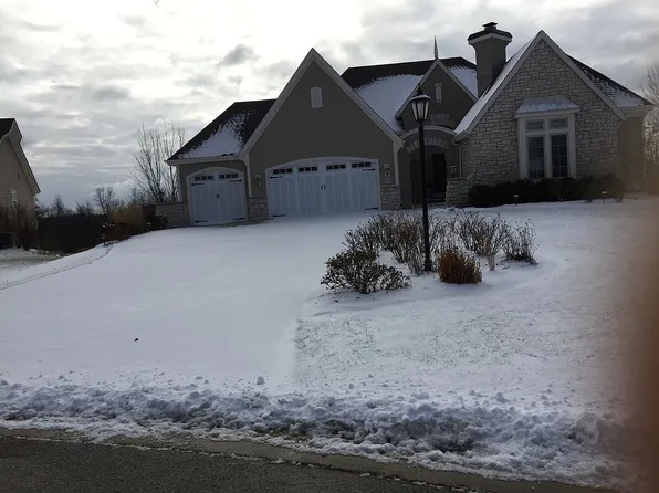 W243N2702 Creekside Ct, Pewaukee, WI 53072