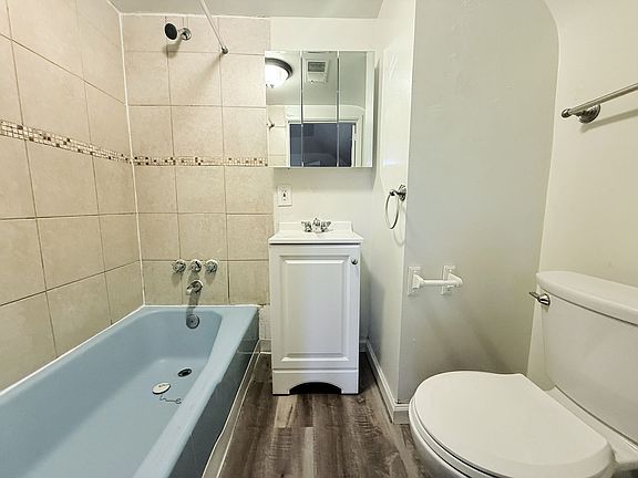3rd image of 838 Collins St #3