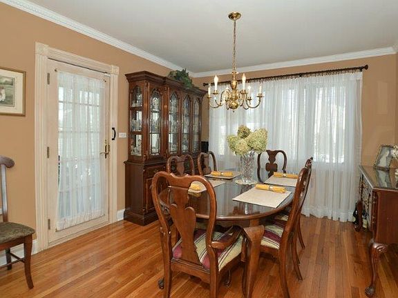 4th image of 10 Griffin Ln