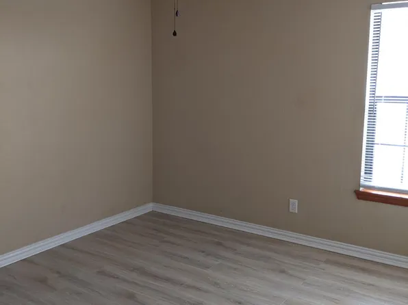 142 SW Bradford Ln, Lawton, OK 73505