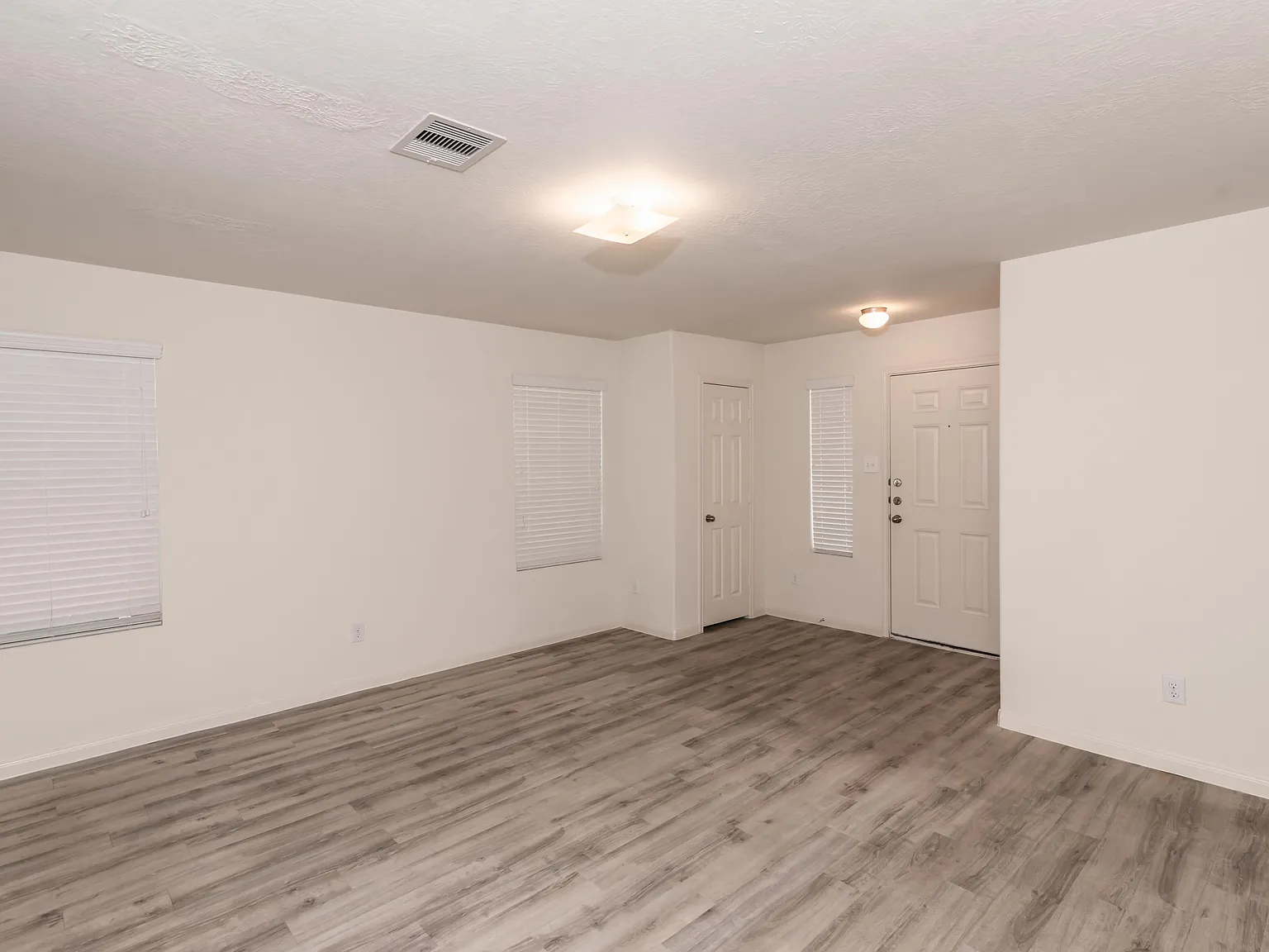 South Post Oak Manor — Photo 3