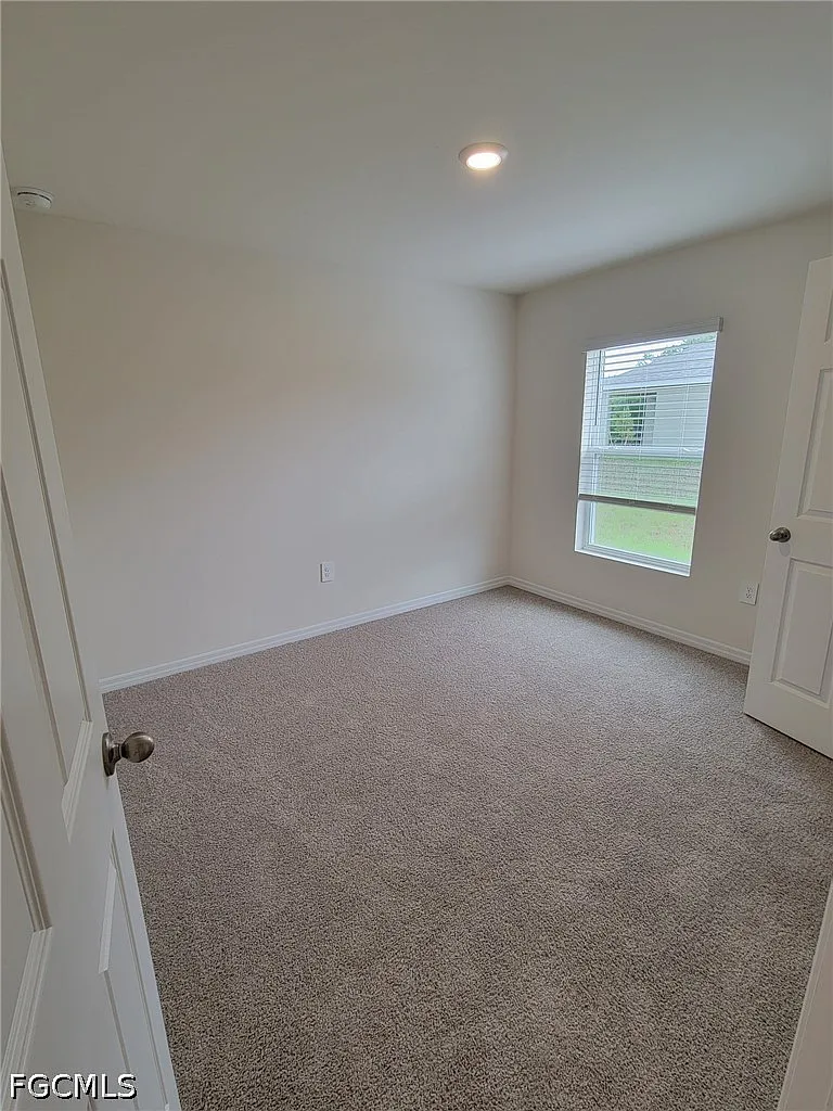 3 bed, 2.0 bath, 1376 sqft, $1,900 — Photo 4