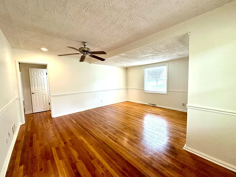 533 Inwood Dr — Photo 7