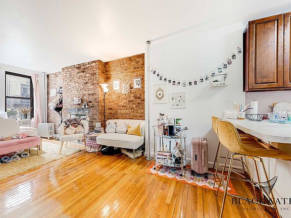 3rd image of 330 E 11th St APT 10