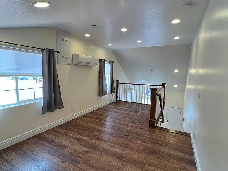 303 N 100 W — Photo 10