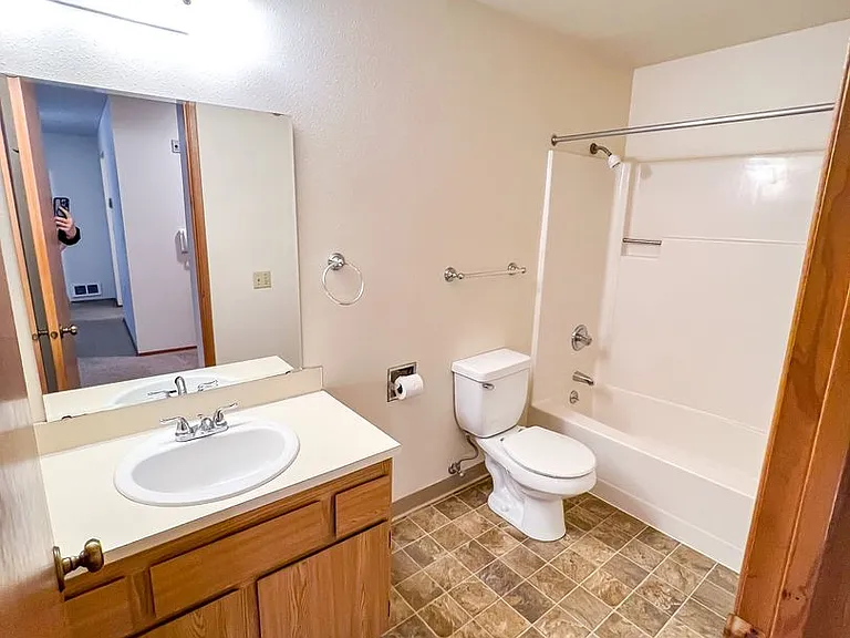 Twin Cedars Apartments — Photo 10