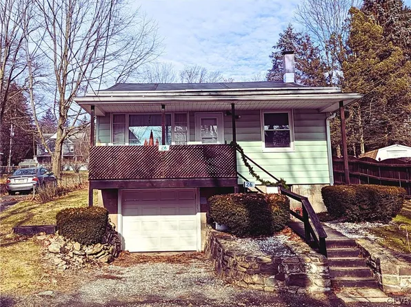 26 Reeder St, Mount Pocono, PA 18344