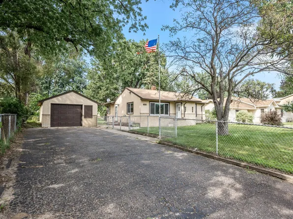 2153 Pinewood Dr, Moundsview, MN 55112