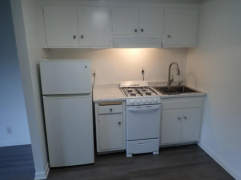 314 W Canon Perdido St #8 — Photo 3