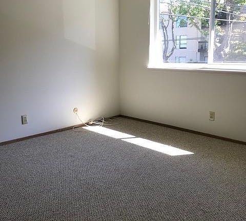 3rd image of 807 Laurel Ave APT 3