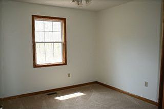 5th image of 345 Robin Hood Dr