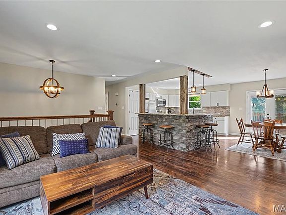 5th image of 1564 Park Ridge Ln