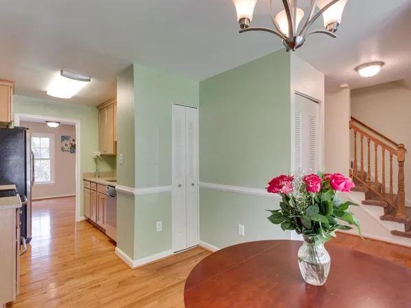 9884 High Water Ct, Burke, VA 22015