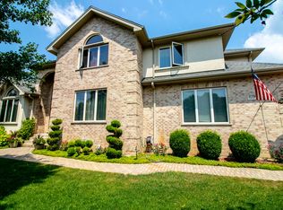 15W734 74th St, Burr Ridge, IL 60527