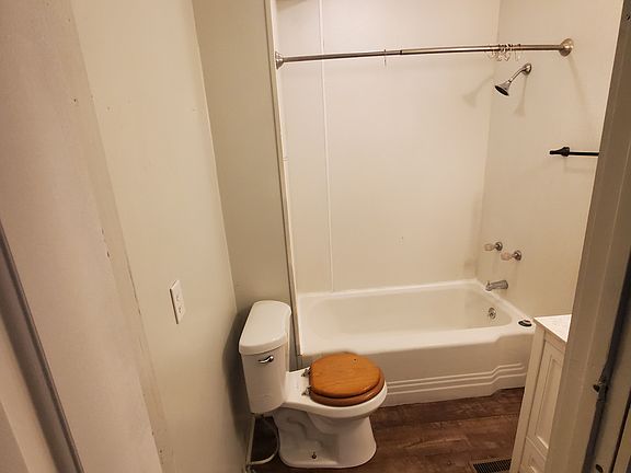 5th image of 208 1st St NW