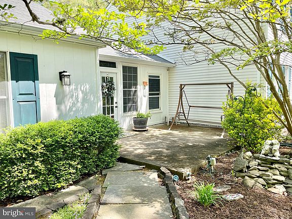 4th image of 228 Longwood Dr