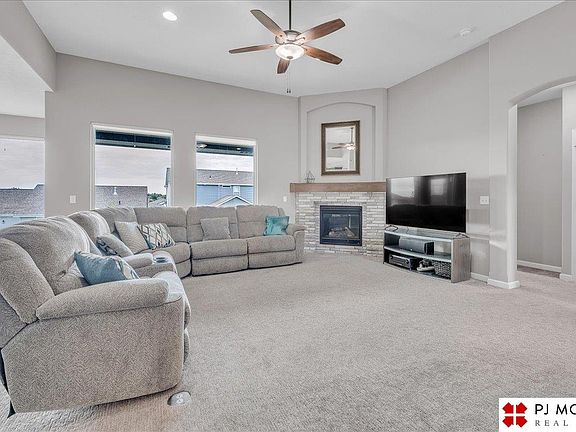5th image of 20913 Larimore Ave