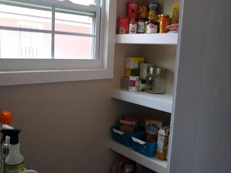 Kitchen pantry