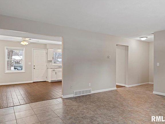 2nd image of 14446-8 Pioneer Dr