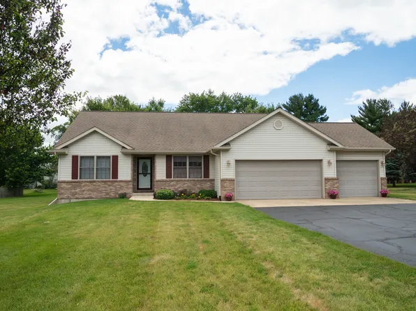 10092 E Rain Dance Dr, Rochelle, IL 61068