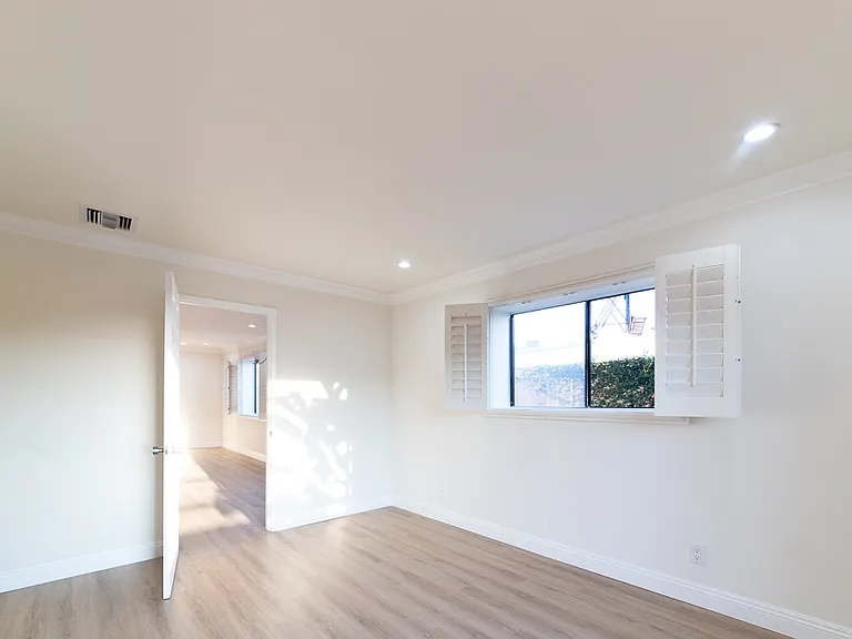 1510 S Barrington Ave #101 — Photo 9